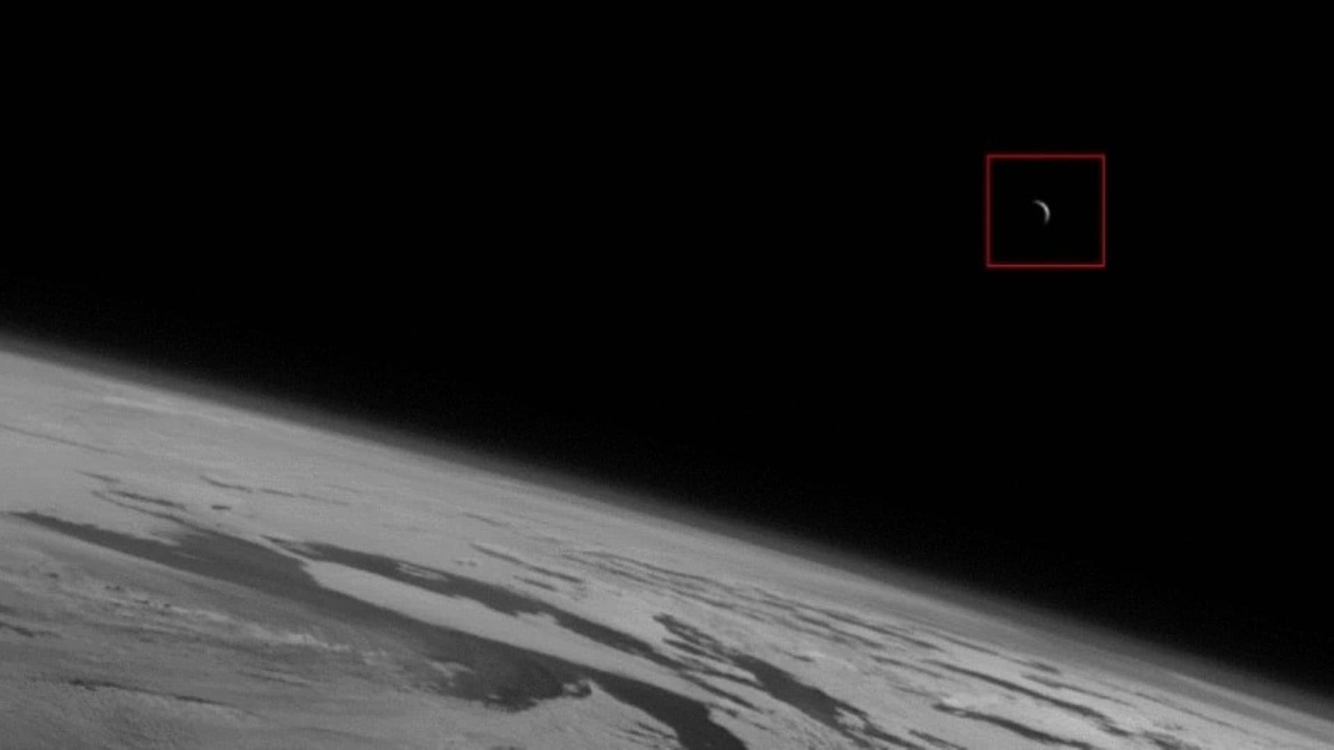 Vênus na borda da Terra capa