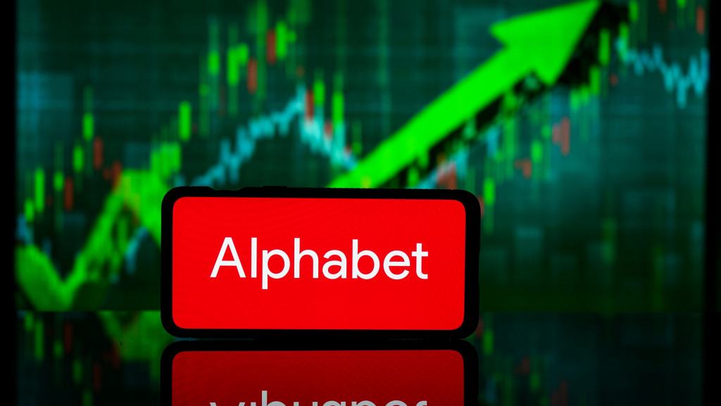 Ao fundo, gráfico financeiro; à frente, logo da Alphabet em um smartphone