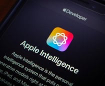 Logo do Apple Intelligence em um smartphone