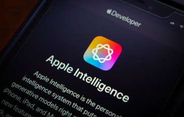 Logo do Apple Intelligence em um smartphone