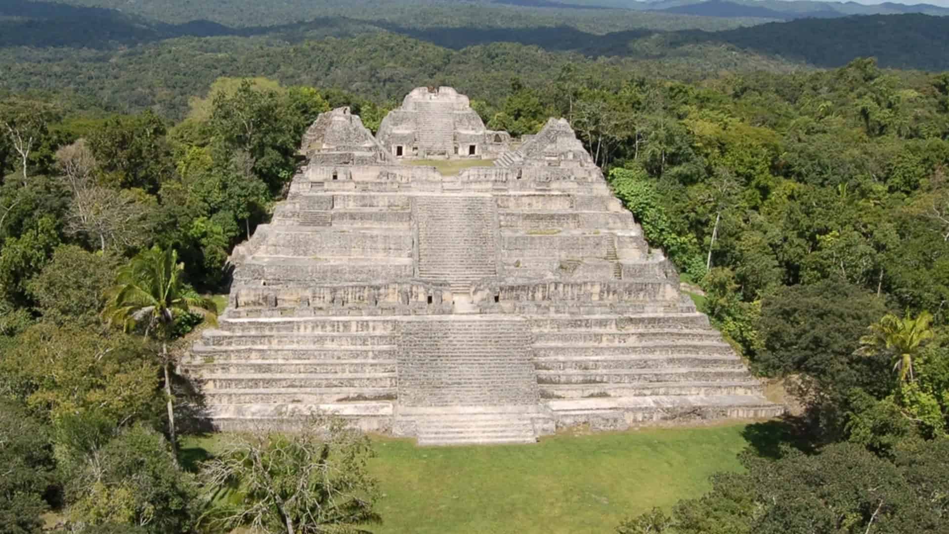 sítio arquelógico caracol, em belize, da civilização maia