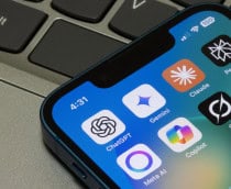 Aplicativos de inteligência artificial (IA) num iPhone