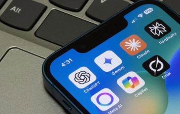 Aplicativos de inteligência artificial (IA) num iPhone