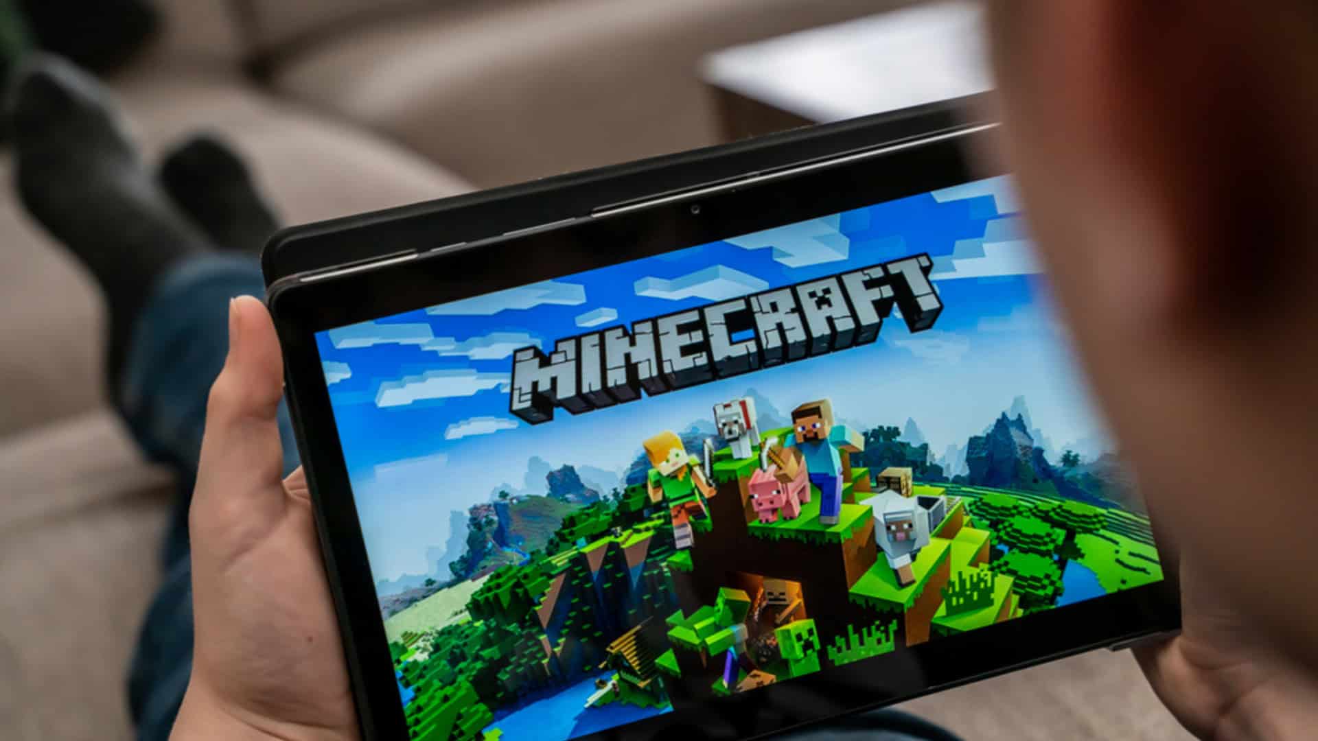 Jogando Minecraft