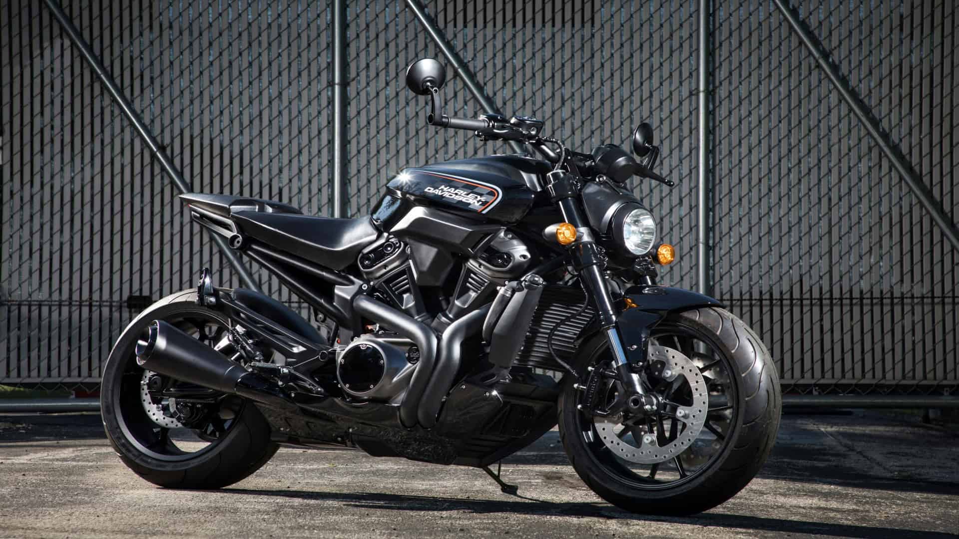 Imagem ilustrativa de uma moto Harley Davidson de cor preta