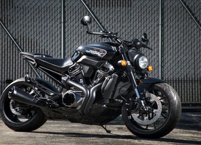 Imagem ilustrativa de uma moto Harley Davidson de cor preta