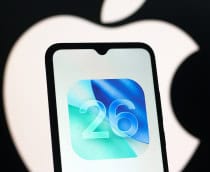 Logo do iOS 26 em um iPhone