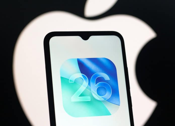 Logo do iOS 26 em um iPhone