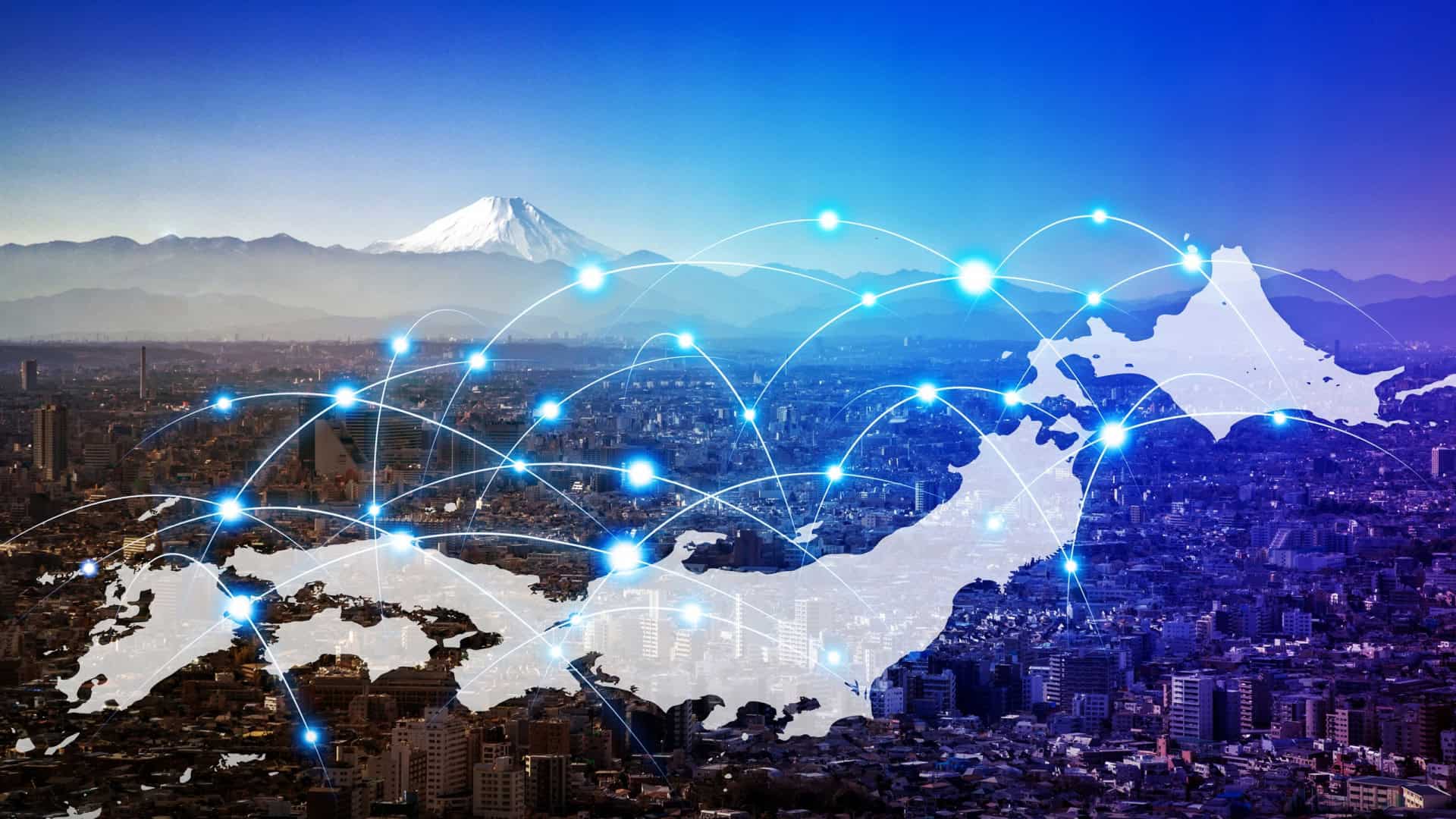 Ao fundo, imagem panorâmica de Tóquio; à frente, um mapa do Japão interconectado