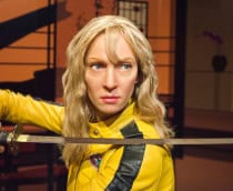 Estátua de cera de Uma Thurman segurando uma espada