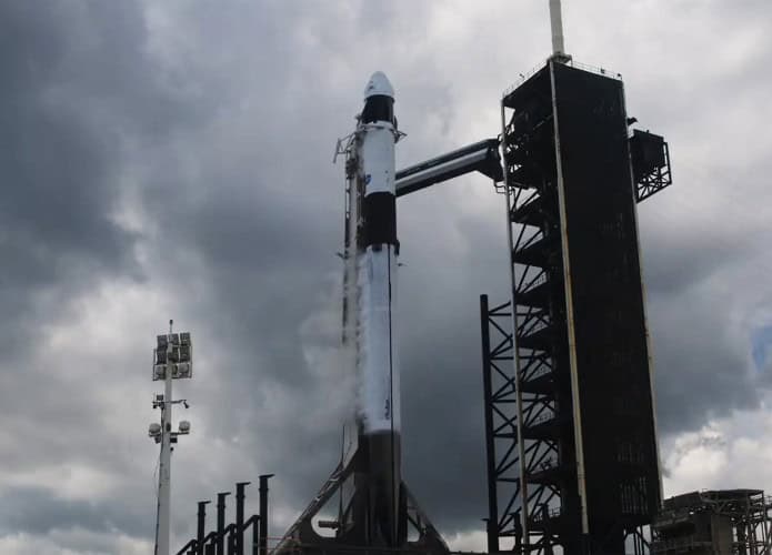 misso-Crew-11-spacex-adiada-695x500