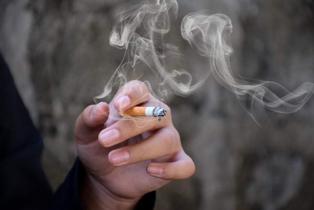 O tabagismo é uma das causas das doenças que afetam a língua