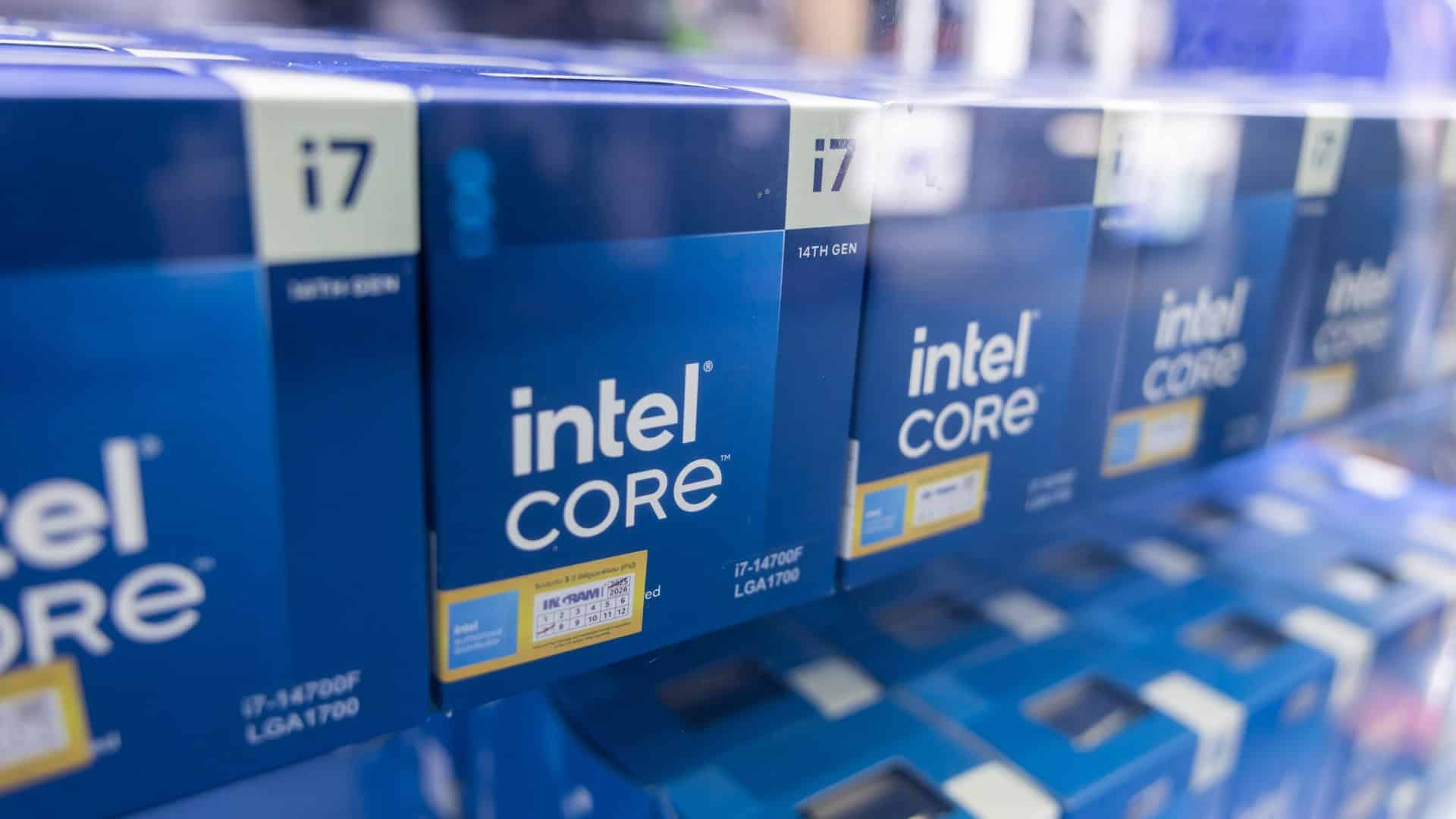 Várias embalagens do processador Intel Core i7