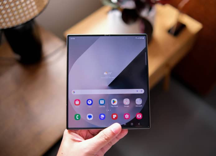 Samsung Galaxy Z Fold 6 aberto