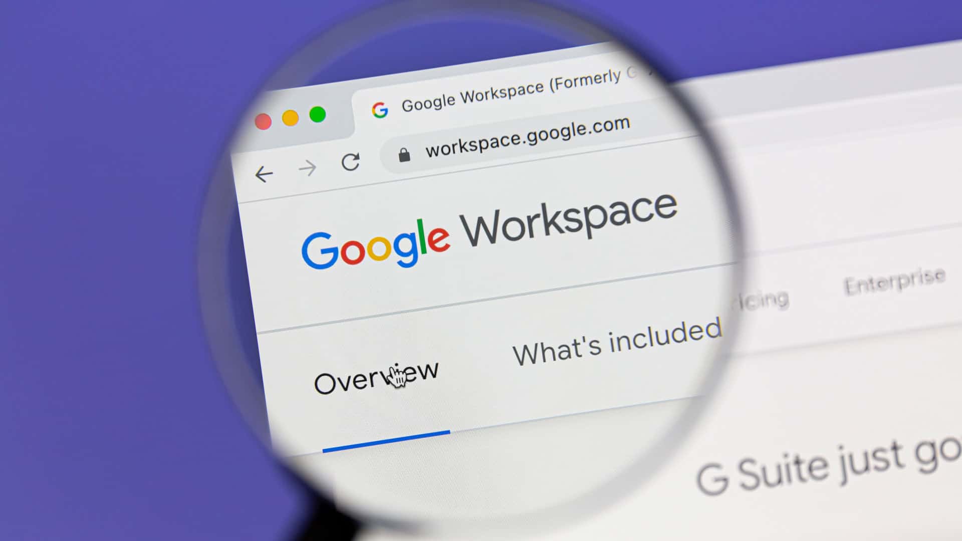 Lupa apontando para logo do Google Workspace