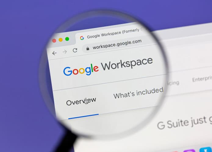 Lupa apontando para logo do Google Workspace