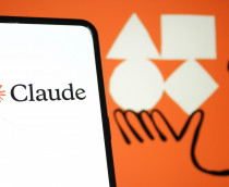 Logo do Claude em um smartphone