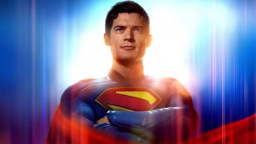 superman de braço cruzado