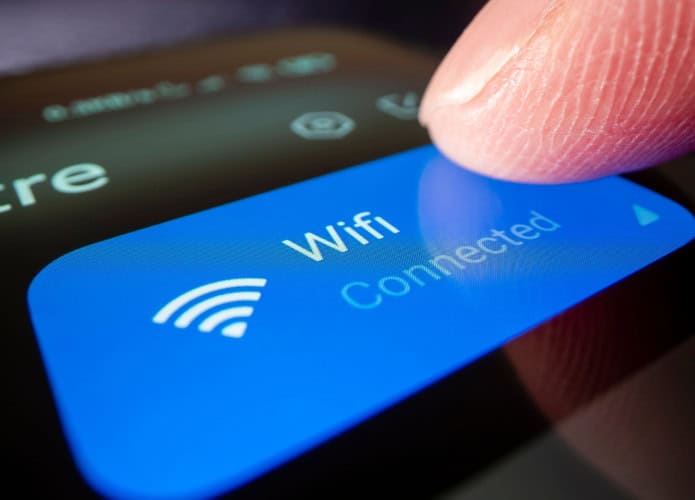 wifi-smartphone-695x500