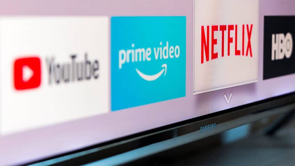 Botões de plataformas de streaming em TV da Samsung, com Netflix em destaque