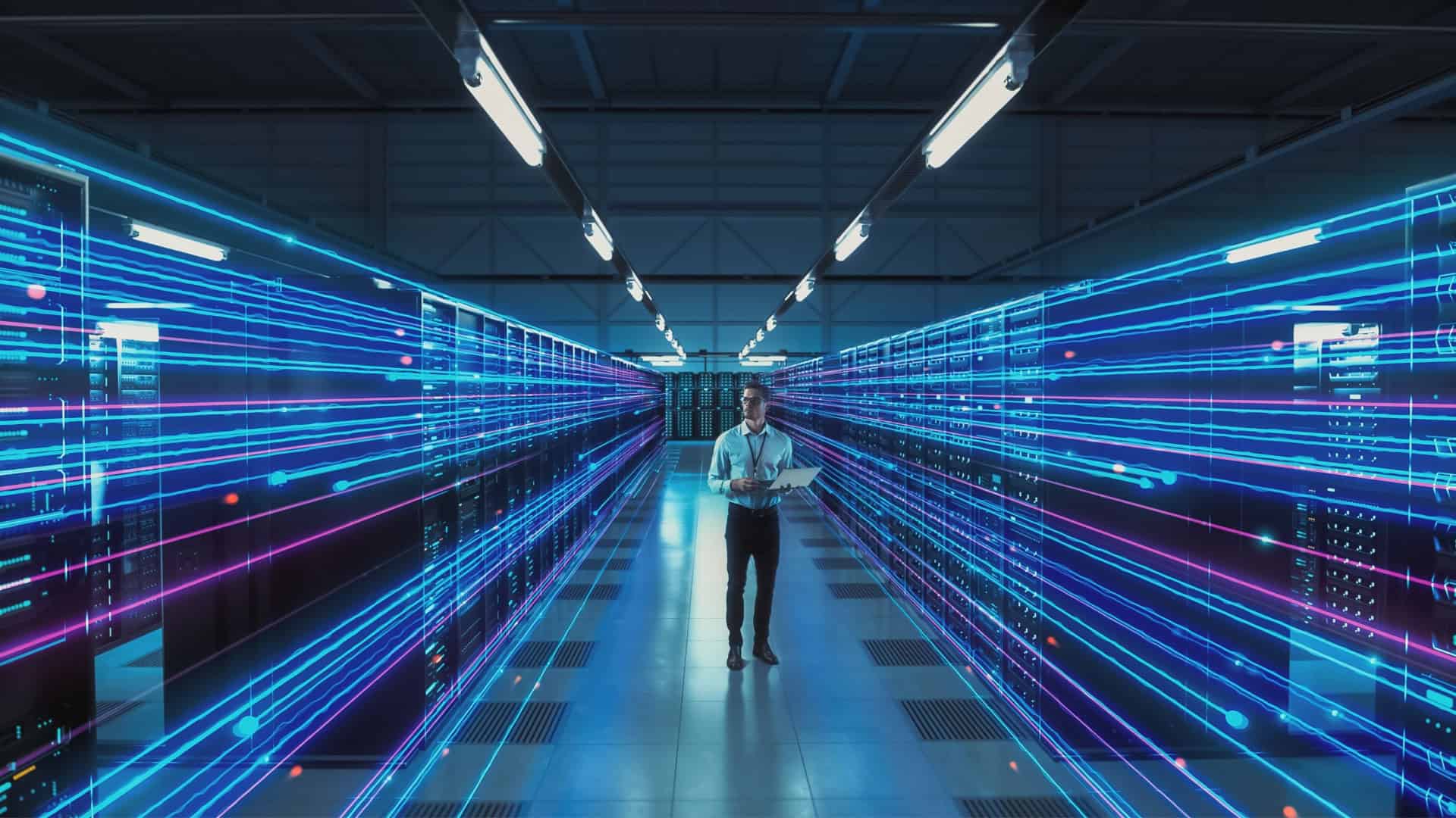Ilustração de homem andando em data center com linhas de dados ao redor dele