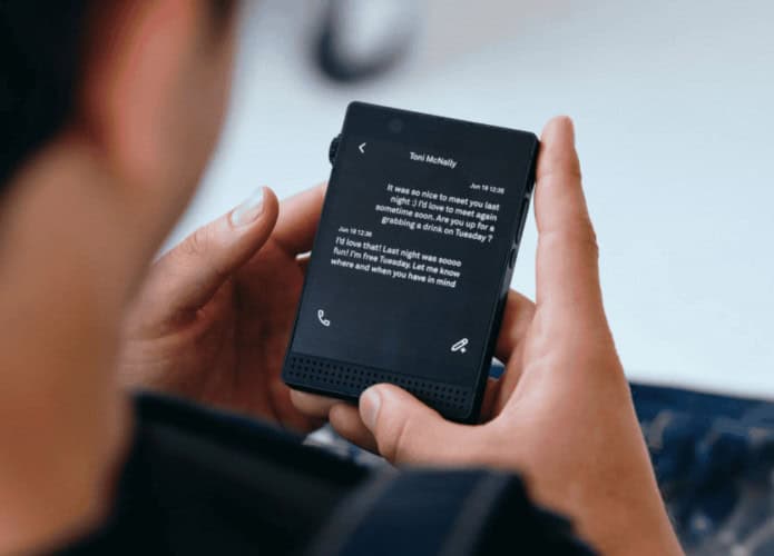 Ele consiste nessa tela preta com textos em branco e… só – Imagem: Divulgação/Light