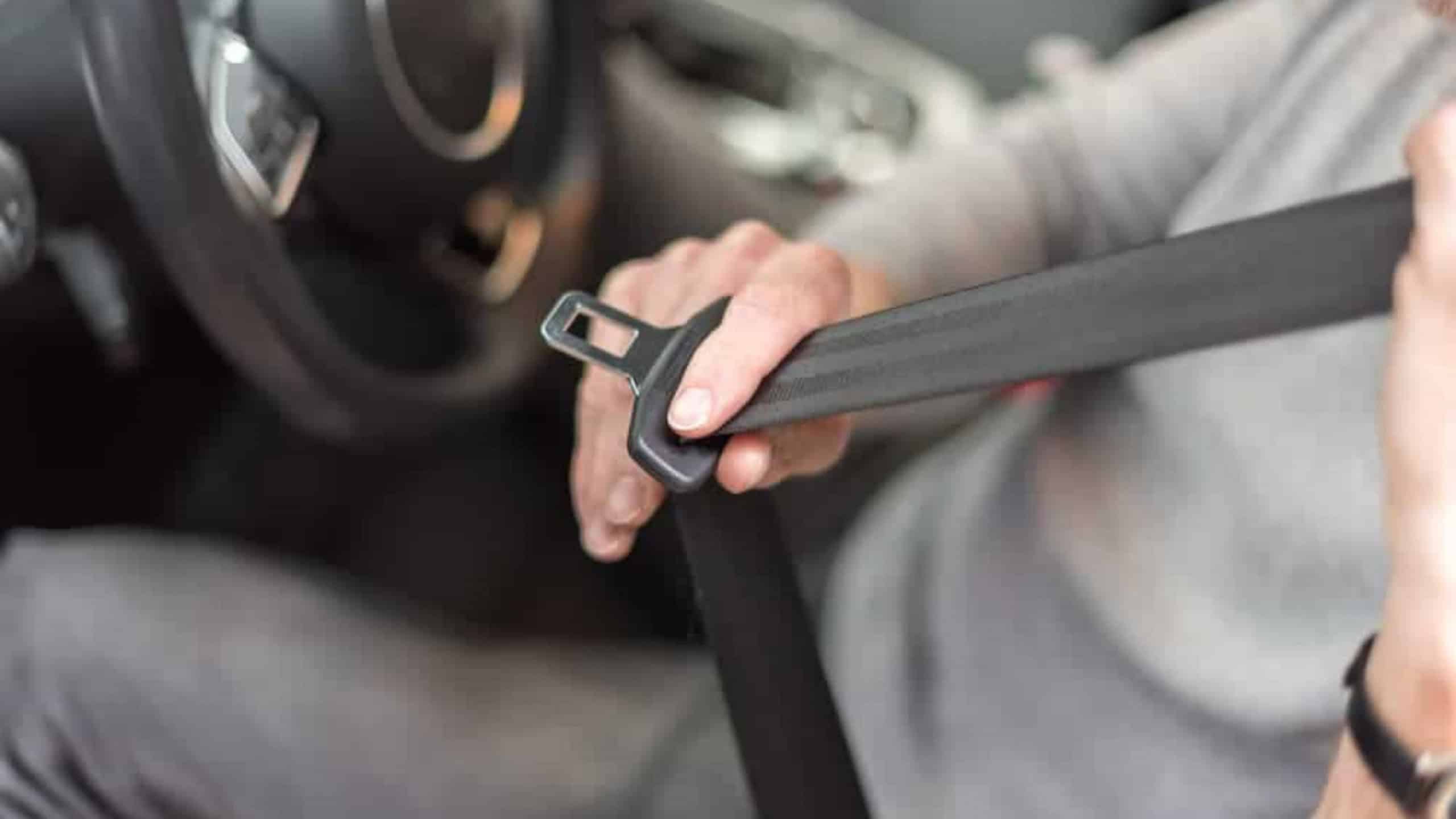 Você sabe usar o airbag e o cinto de segurança do carro? Venha descobrir