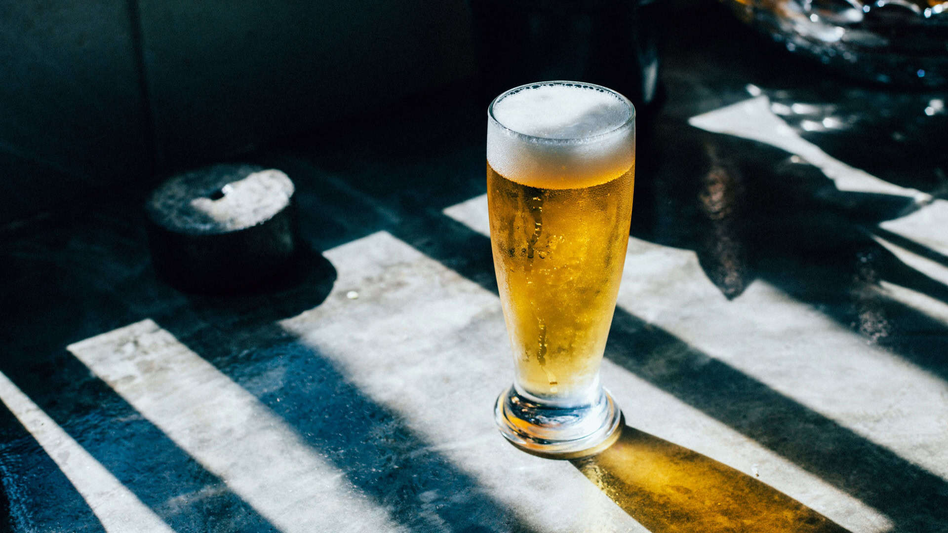 cerveja em um copo tipo tulipa