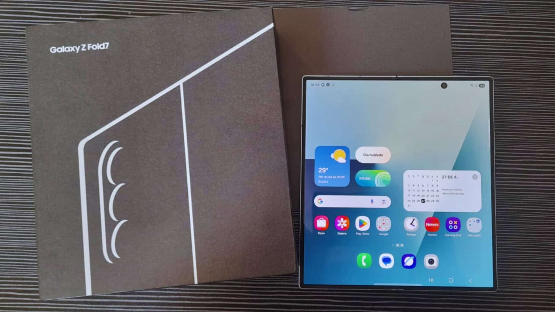 caixa e celular Galaxy Z Fold 7