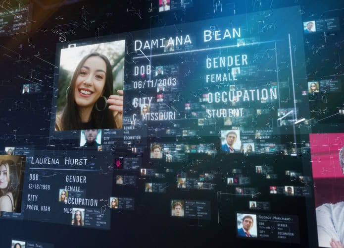 Fotos de pessoas junto a dados digitais