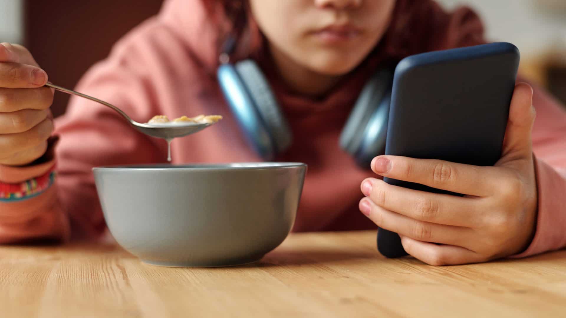 adolescente celular