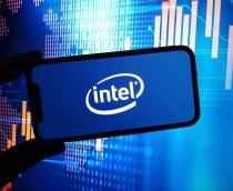 Logo da Intel em um smartphone
