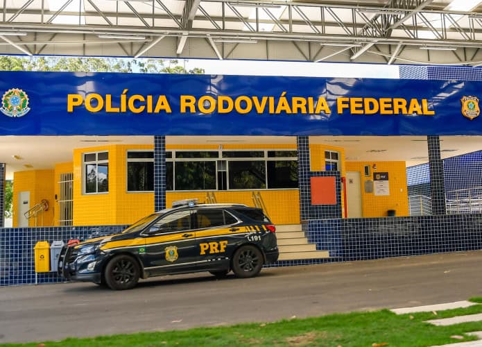 policia-federal-vitoria-shutterstock_2147921575-695x500