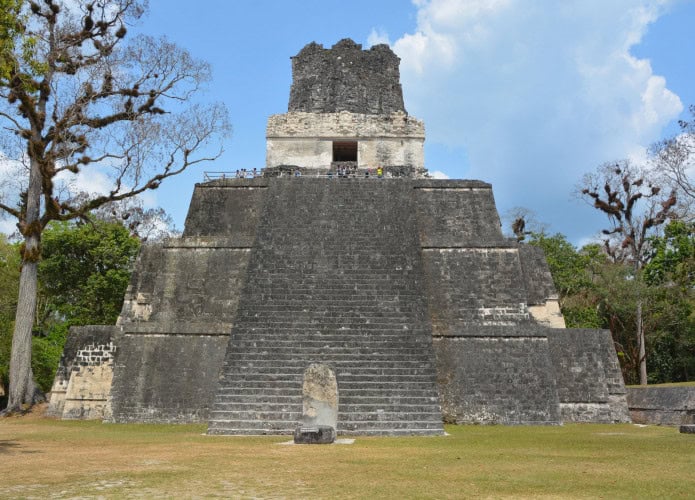 ruina-maia-guatemala-shutterstock_462638731-695x500