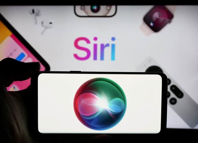 Logo da Siri em um smartphone