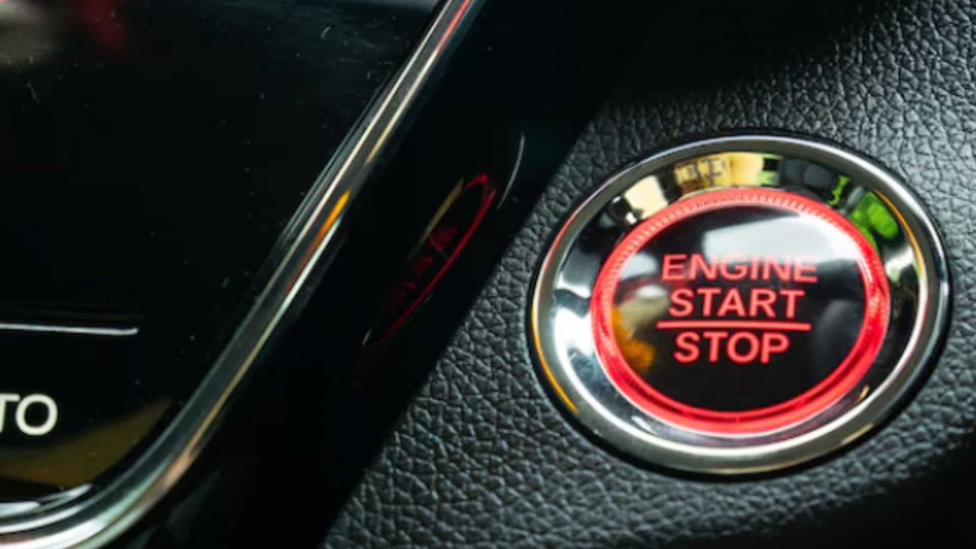 foto de close mostrando o botão start stop de um carro