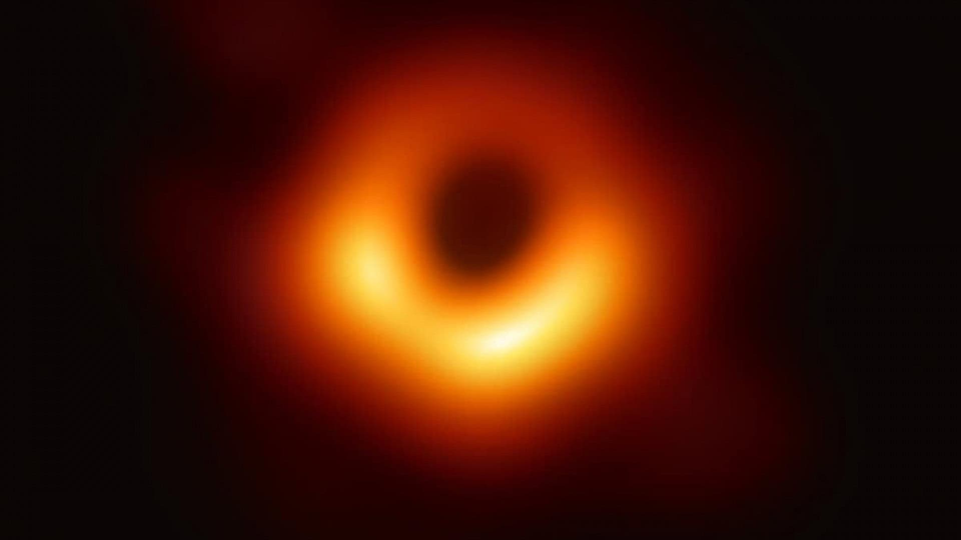 A primeira imagem de um buraco negro já capturada pela humanidade mostra um anel de plasma girando em torno do M87.*