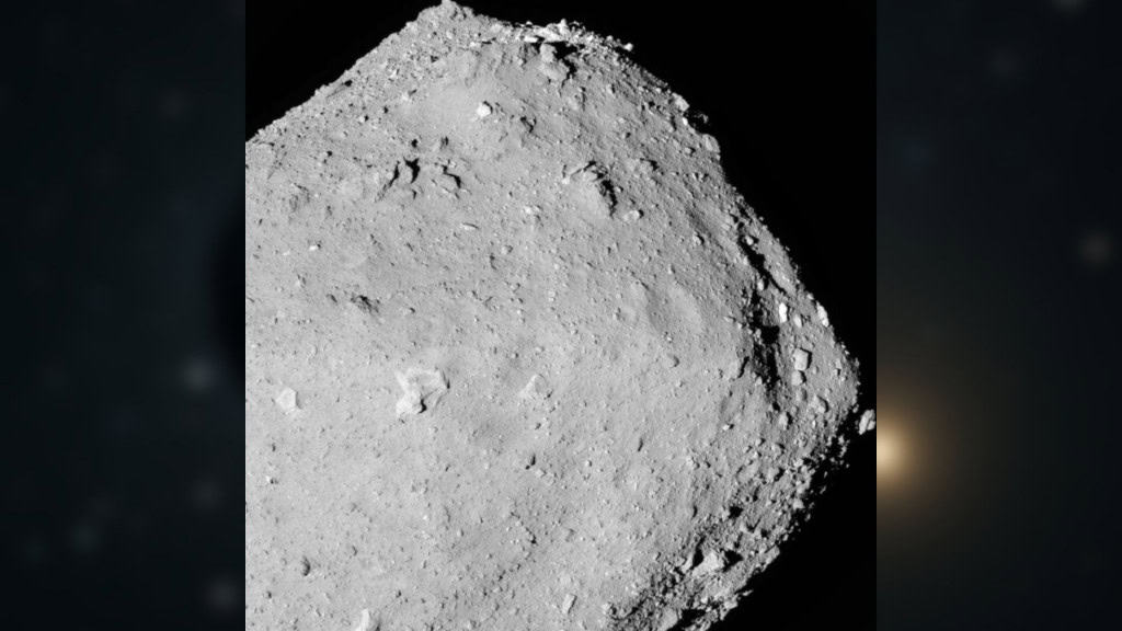 Close-up no asteroide Ryugu no espaço