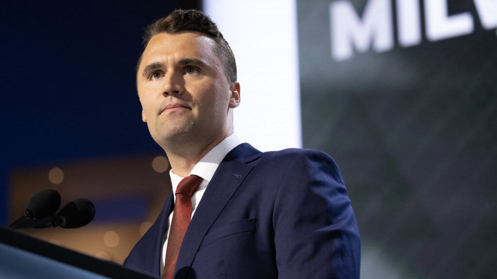 Charlie Kirk durante discurso