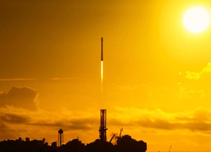 Lançamento de foguete Falcon 9 da SpaceX ocorrido na manhã de 24 de setembro de 2025 nos Estados Unidos