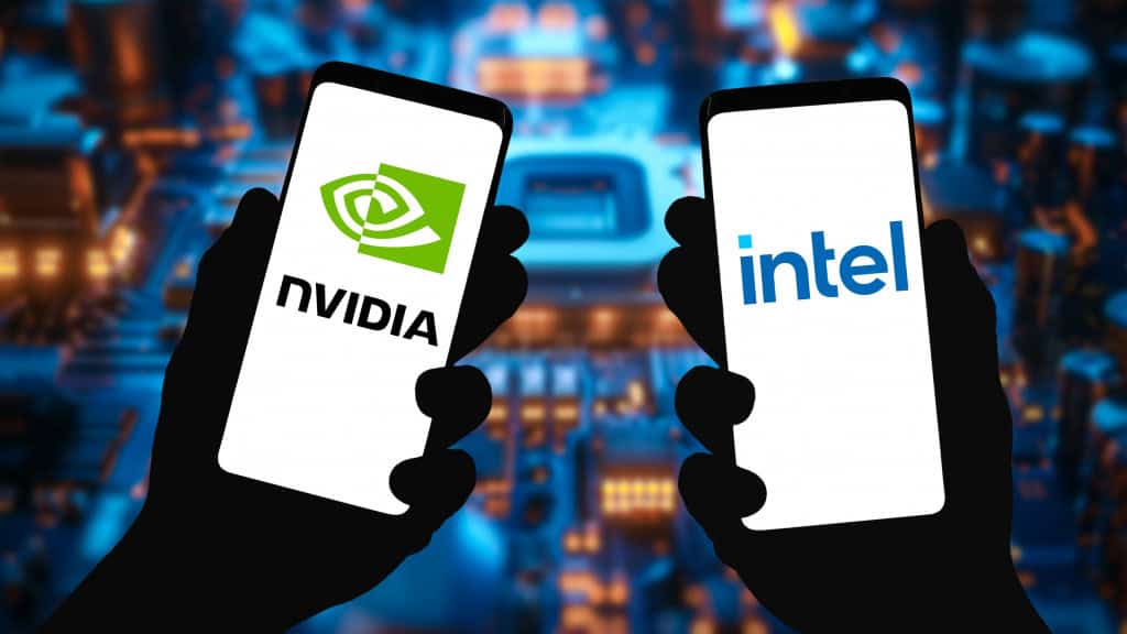 Pessoas segurando celulares com logotipos da Nvidia e da Intel na tela; atrás, uma tela grande exibe a ilustração de um chip