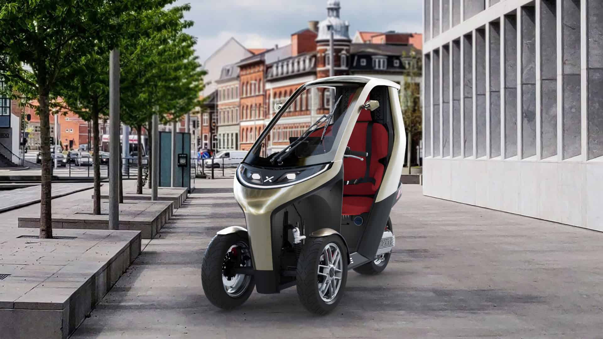 Montagem mostrando triciclo elétrico XYTE One na diagonal numa calçada na Europa