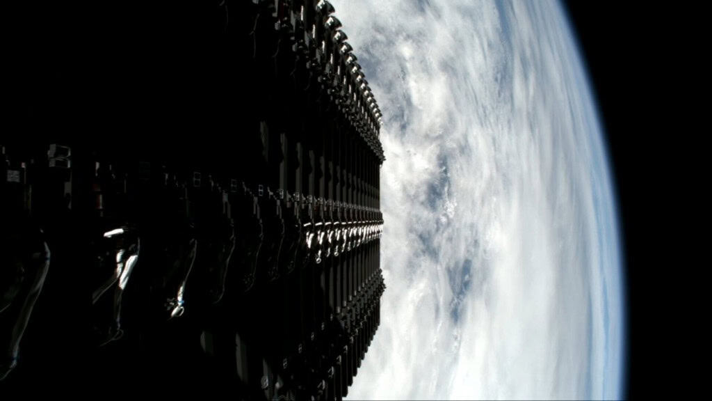 SpaceX monitora satélite Starlink fora de controle; tanque de propulsão pode ter sido danificado, mas ISS não corre risco.