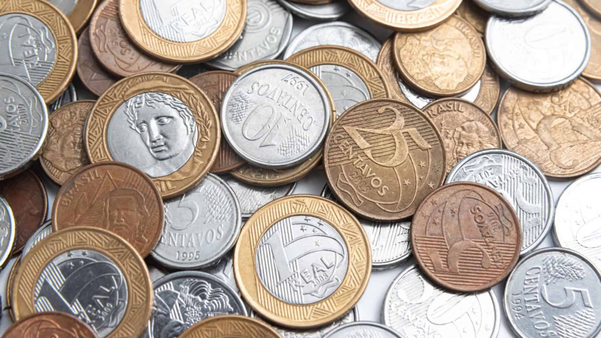 Imagem de diversas moedas de Real