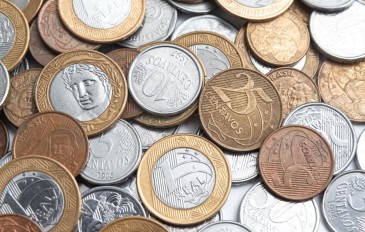 Imagem de diversas moedas de Real