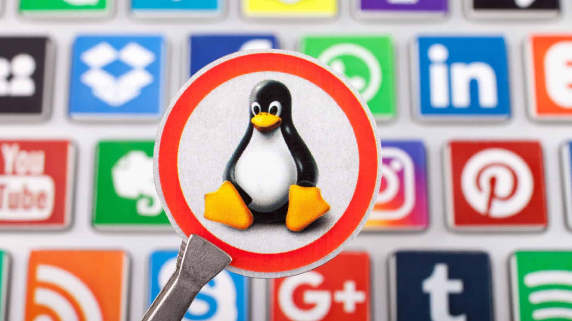 Tux-Linux-Mascote-jogos-1920x1080