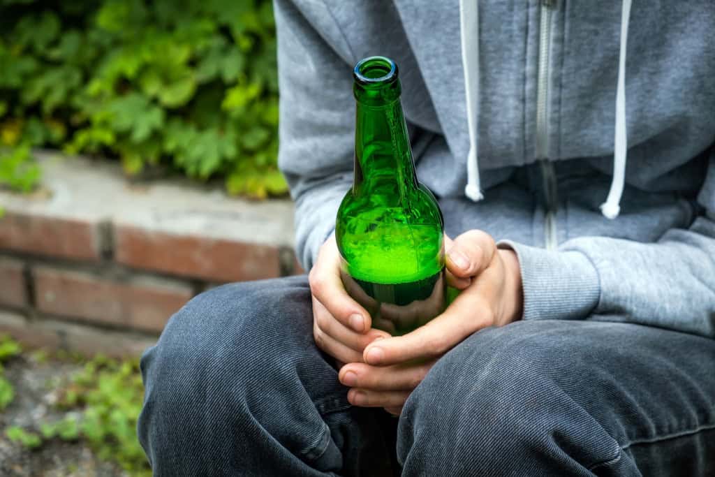 Álcool: levantamento nacional mostra alta entre adolescentes e excesso em adultos
