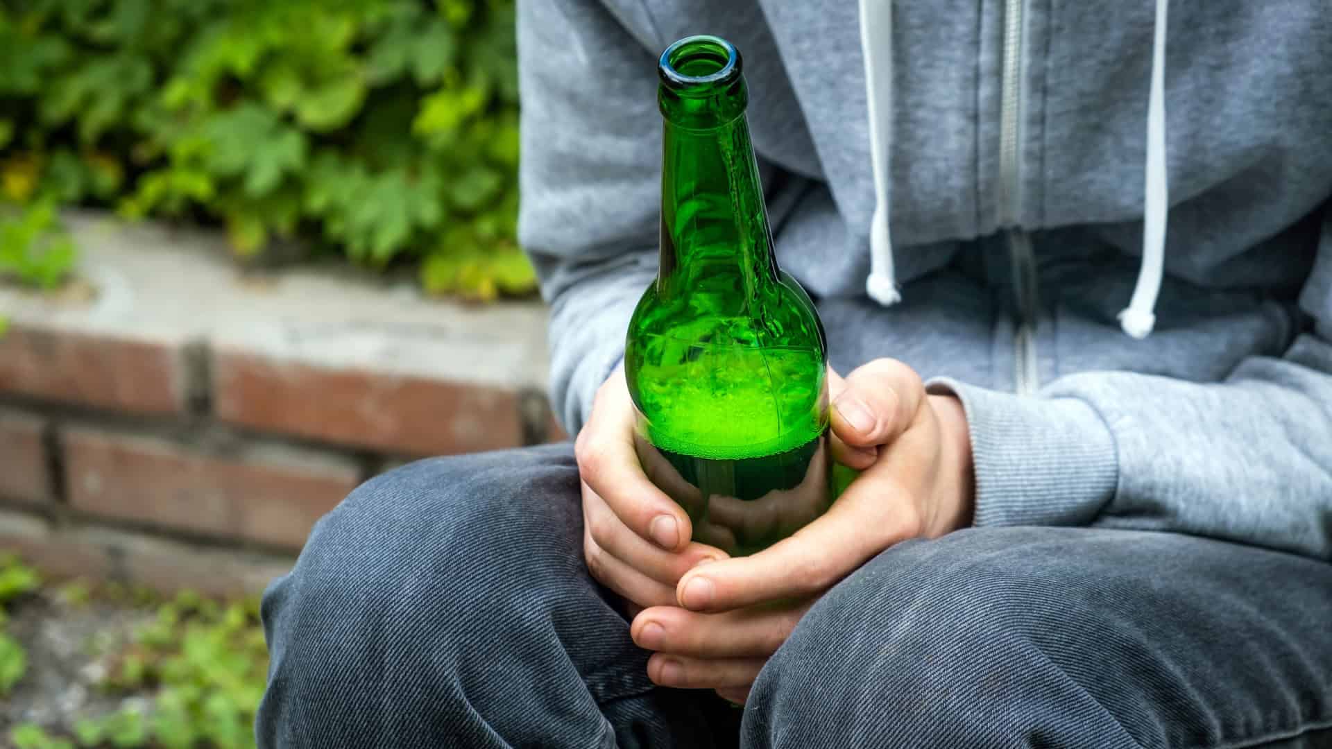 Álcool: levantamento nacional mostra alta entre adolescentes e excesso em adultos