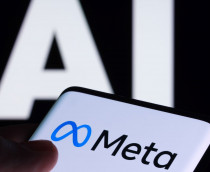Logo da Meta em um smartphone com os dizeres 