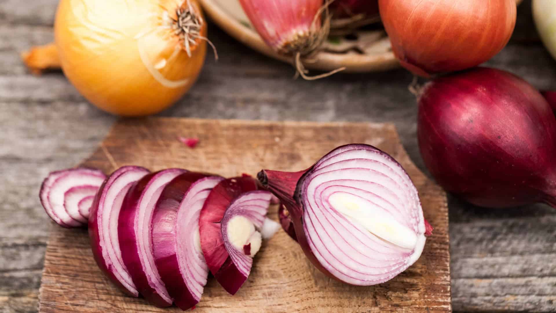 Cebola roxa é melhor que cebola branca?